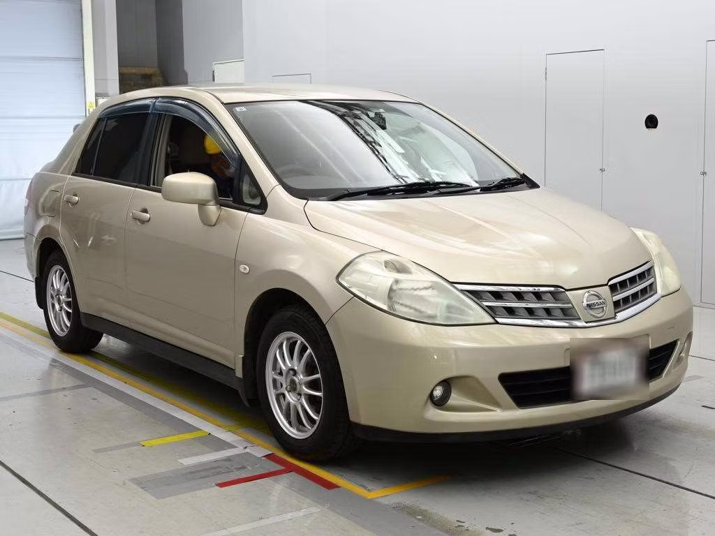 NISSAN TIIDA LATIO
