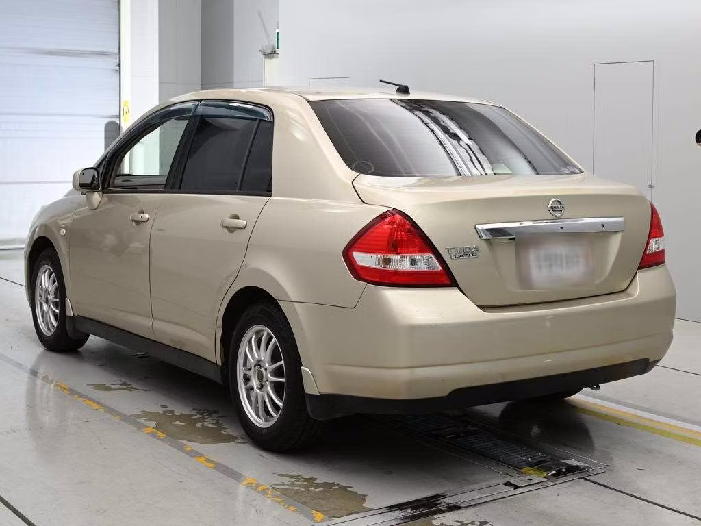 NISSAN TIIDA LATIO