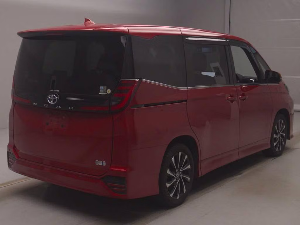 TOYOTA NOAH