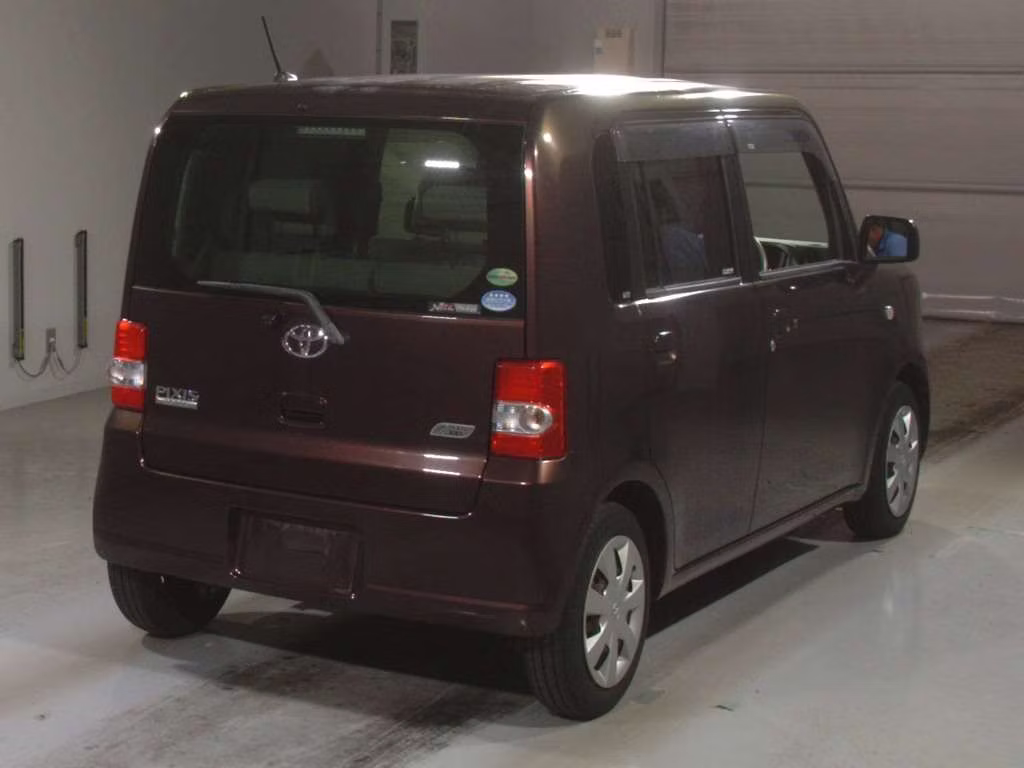 TOYOTA PIXIS SPACE