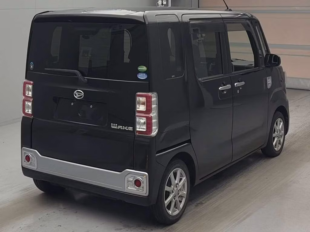 DAIHATSU WAKE