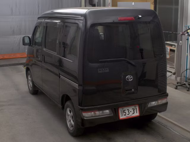 TOYOTA PIXIS VAN