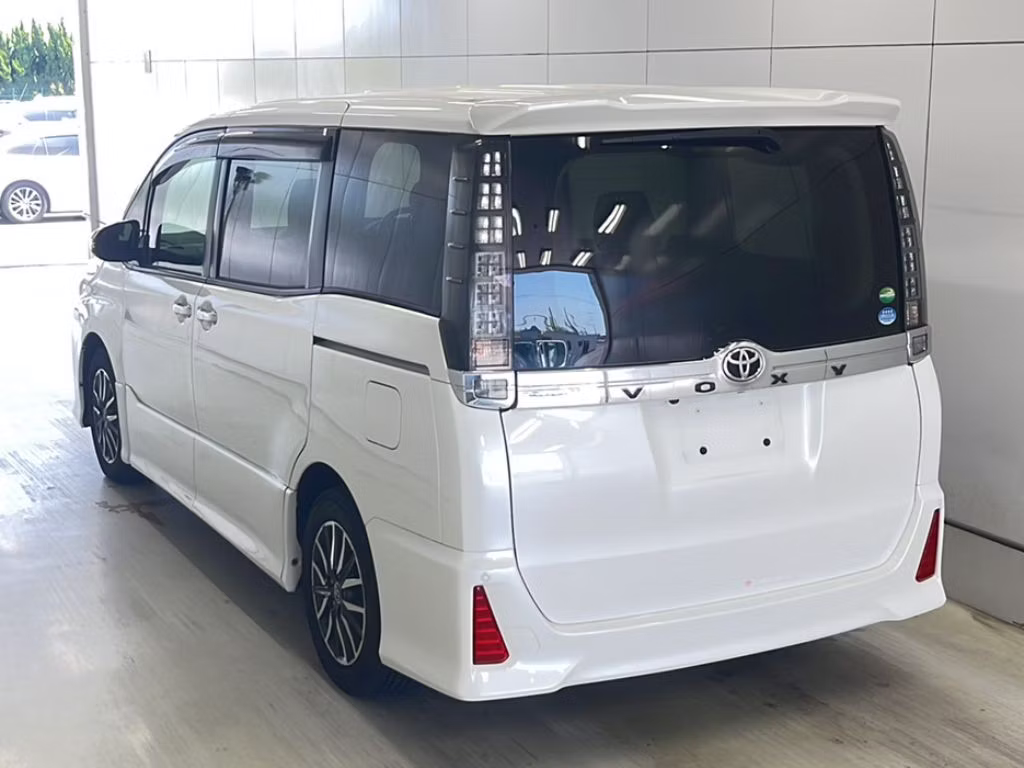 TOYOTA VOXY