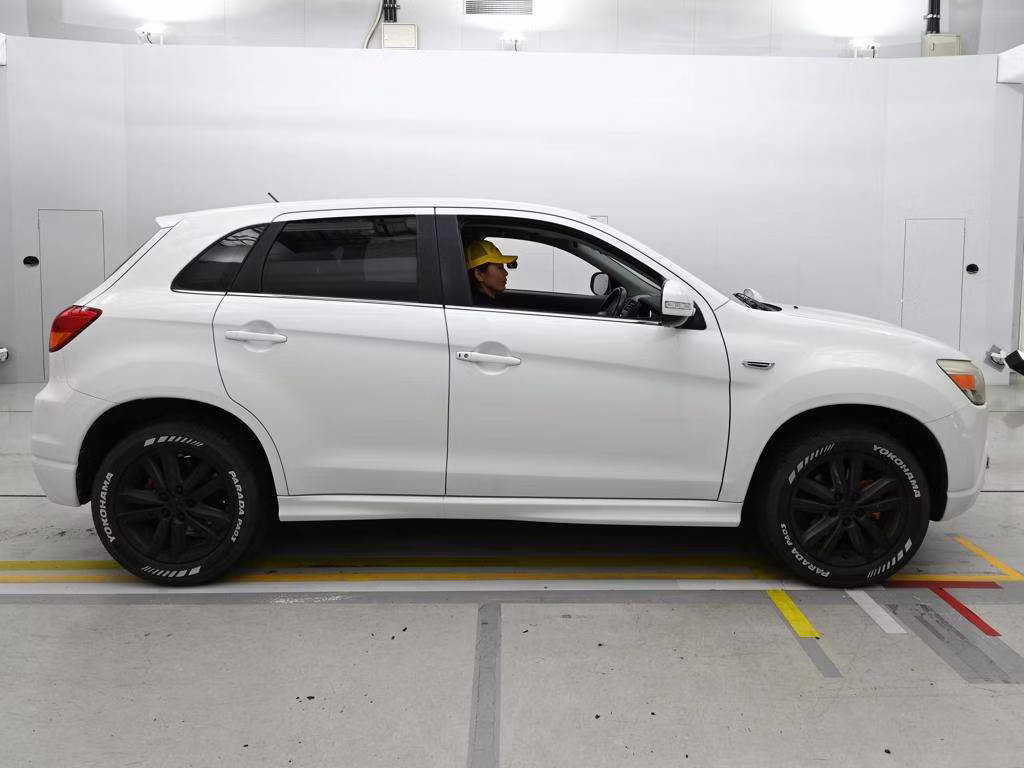 MITSUBISHI RVR