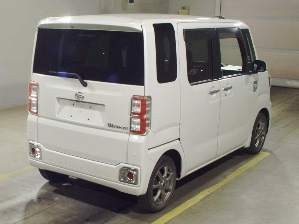 DAIHATSU WAKE