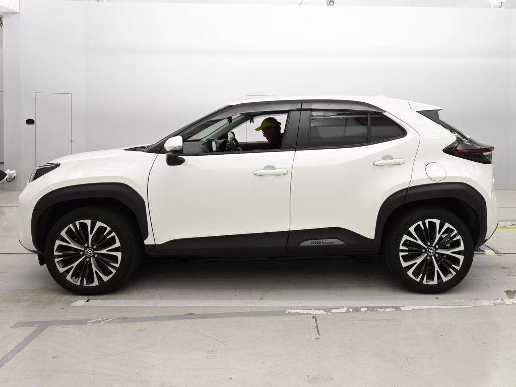 TOYOTA YARIS CROSS