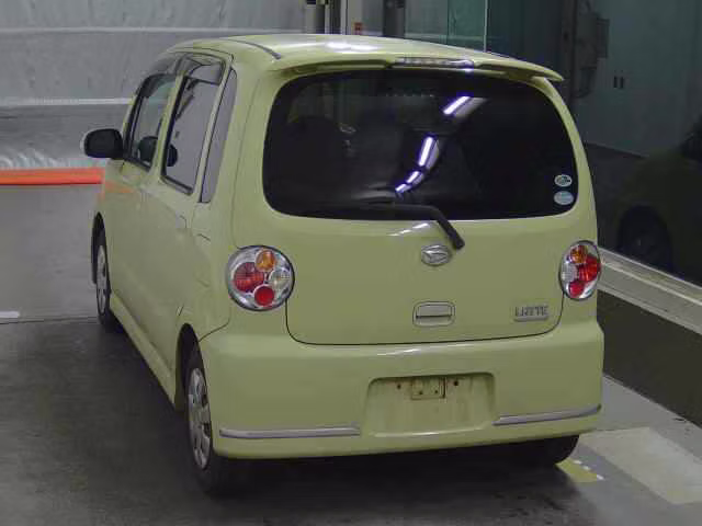 DAIHATSU MOVE LATTE