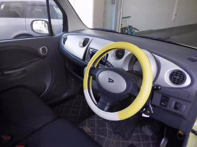 DAIHATSU MOVE LATTE