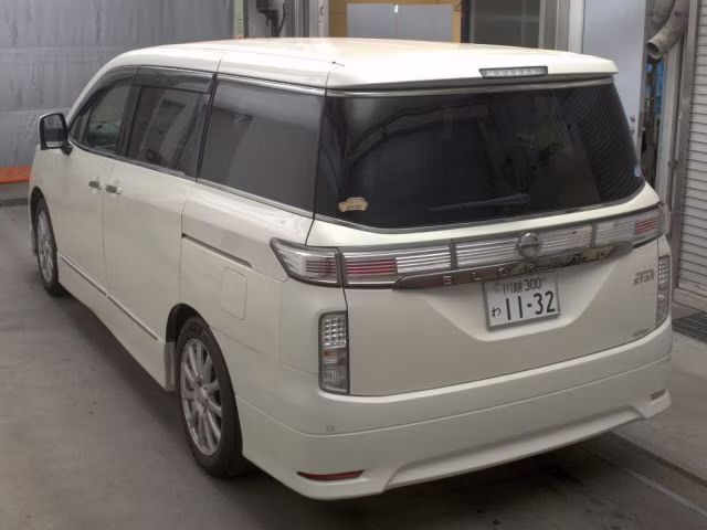 NISSAN ELGRAND