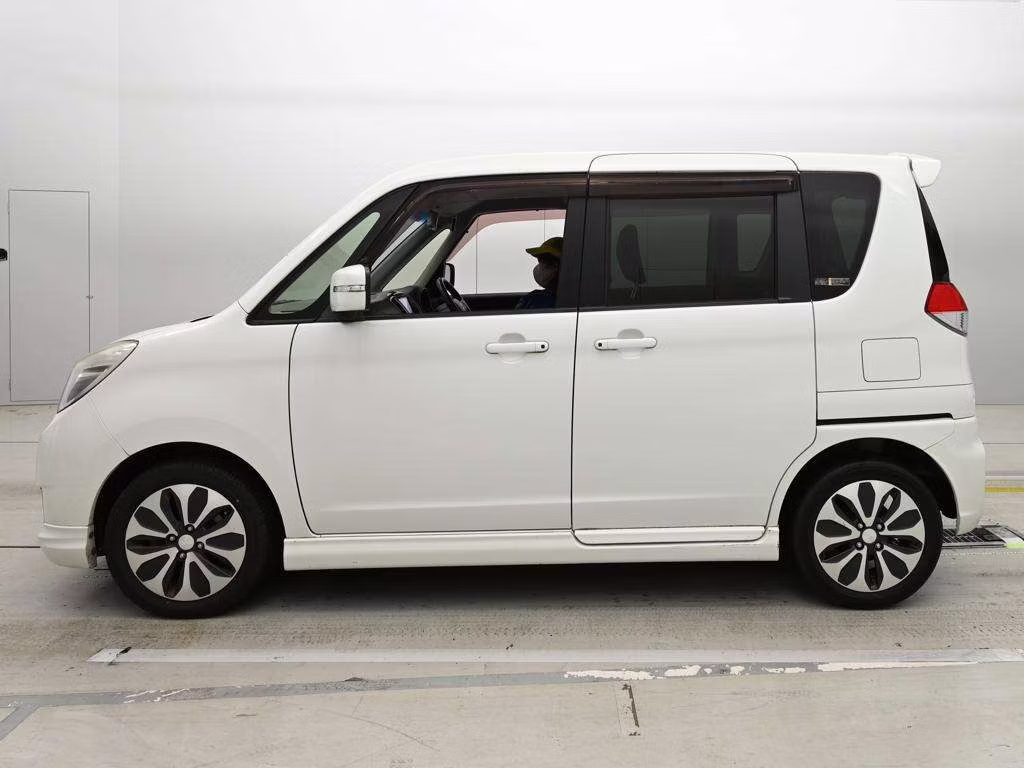 MITSUBISHI DELICA D:2