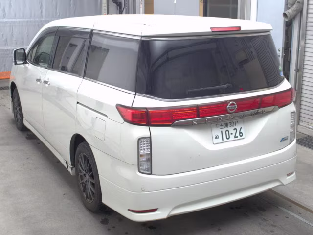 NISSAN ELGRAND