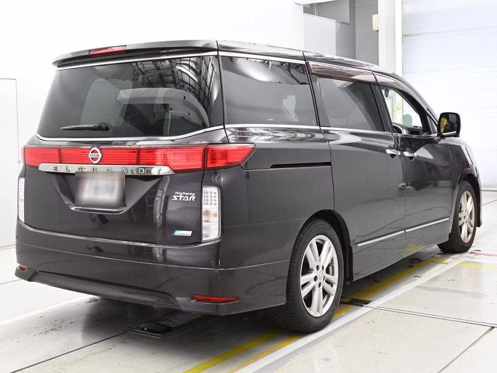 NISSAN ELGRAND