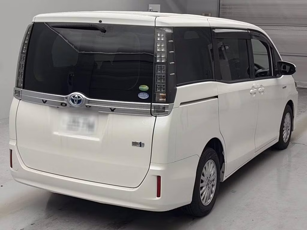 TOYOTA VOXY