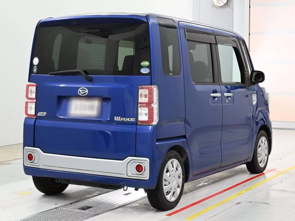 DAIHATSU WAKE