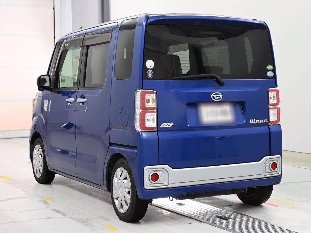 DAIHATSU WAKE