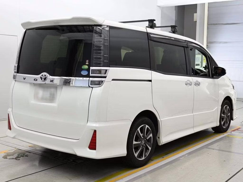 TOYOTA VOXY