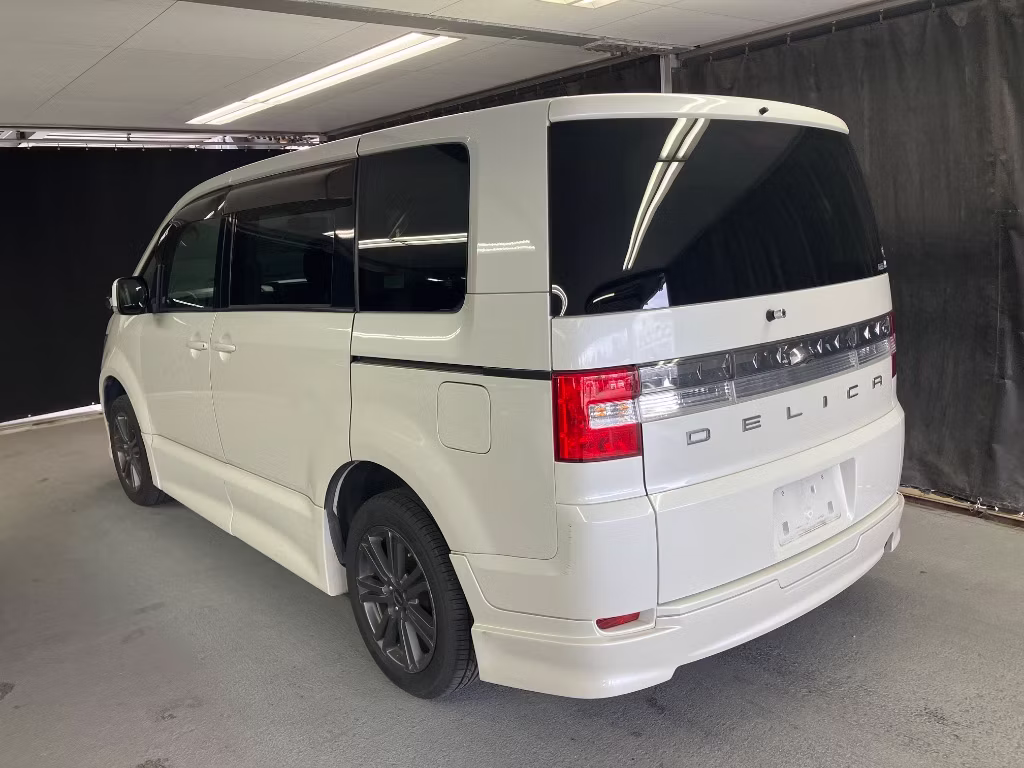 MITSUBISHI DELICA D:5