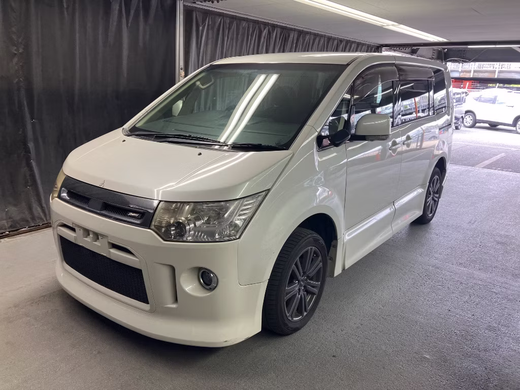 MITSUBISHI DELICA D:5