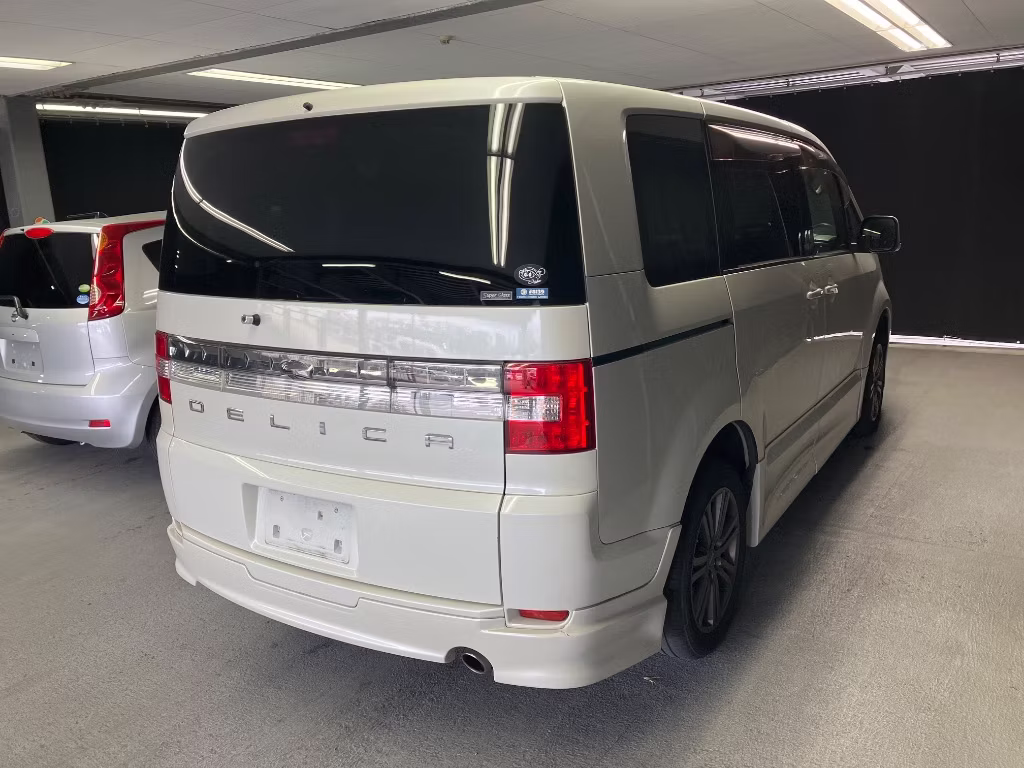 MITSUBISHI DELICA D:5