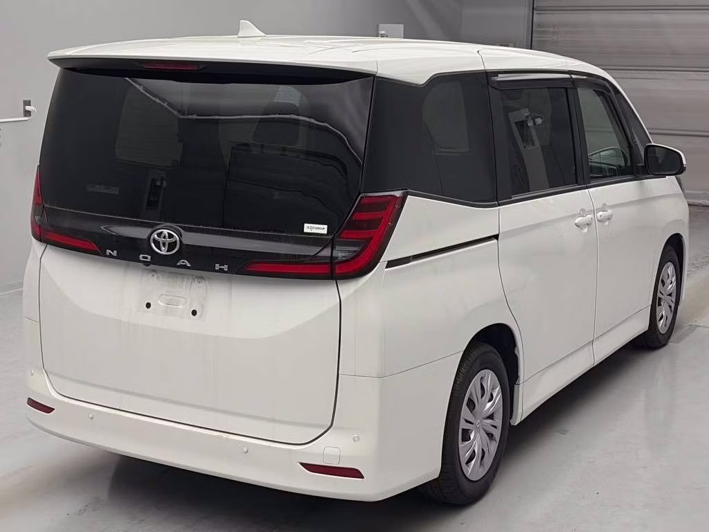 TOYOTA NOAH