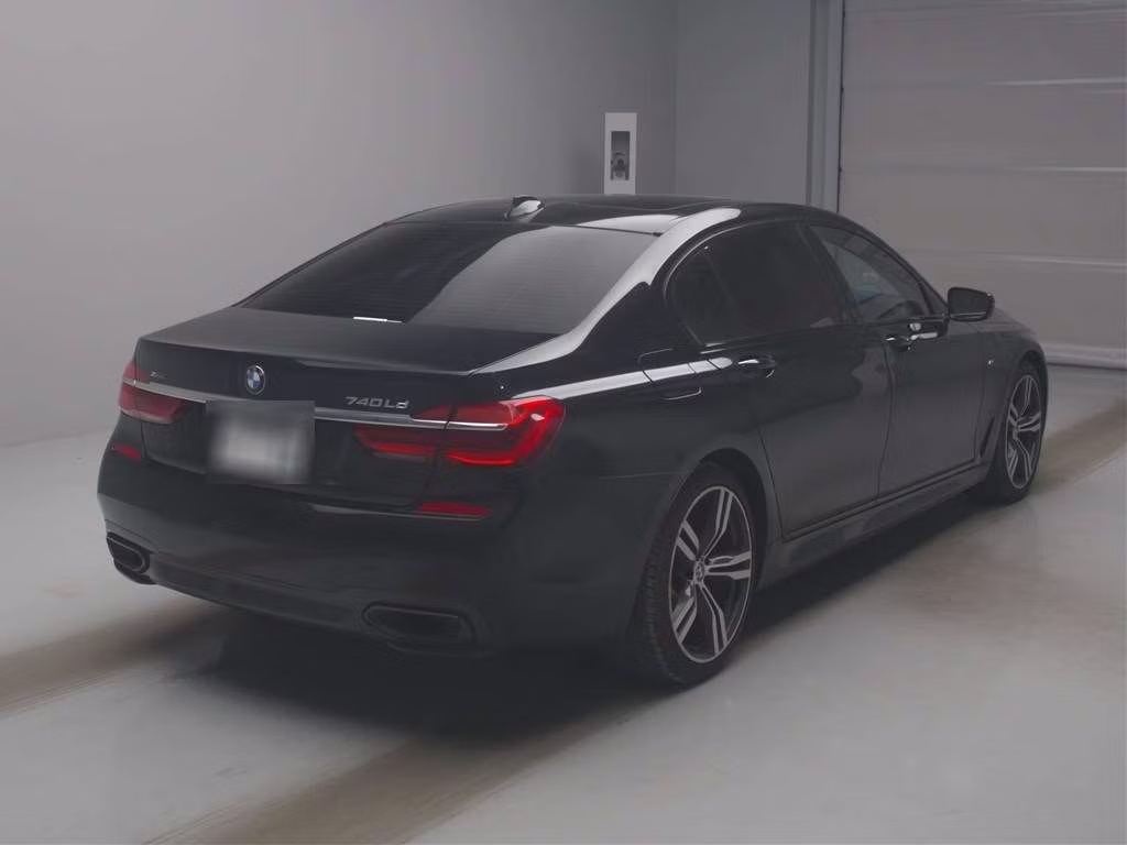 BMW 7-SERIES