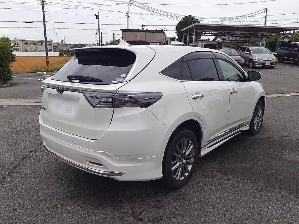 TOYOTA HARRIER