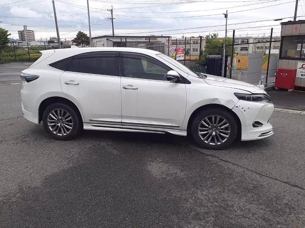 TOYOTA HARRIER
