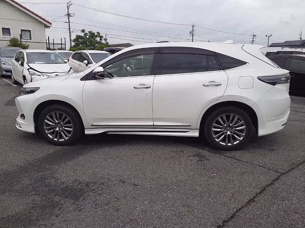 TOYOTA HARRIER