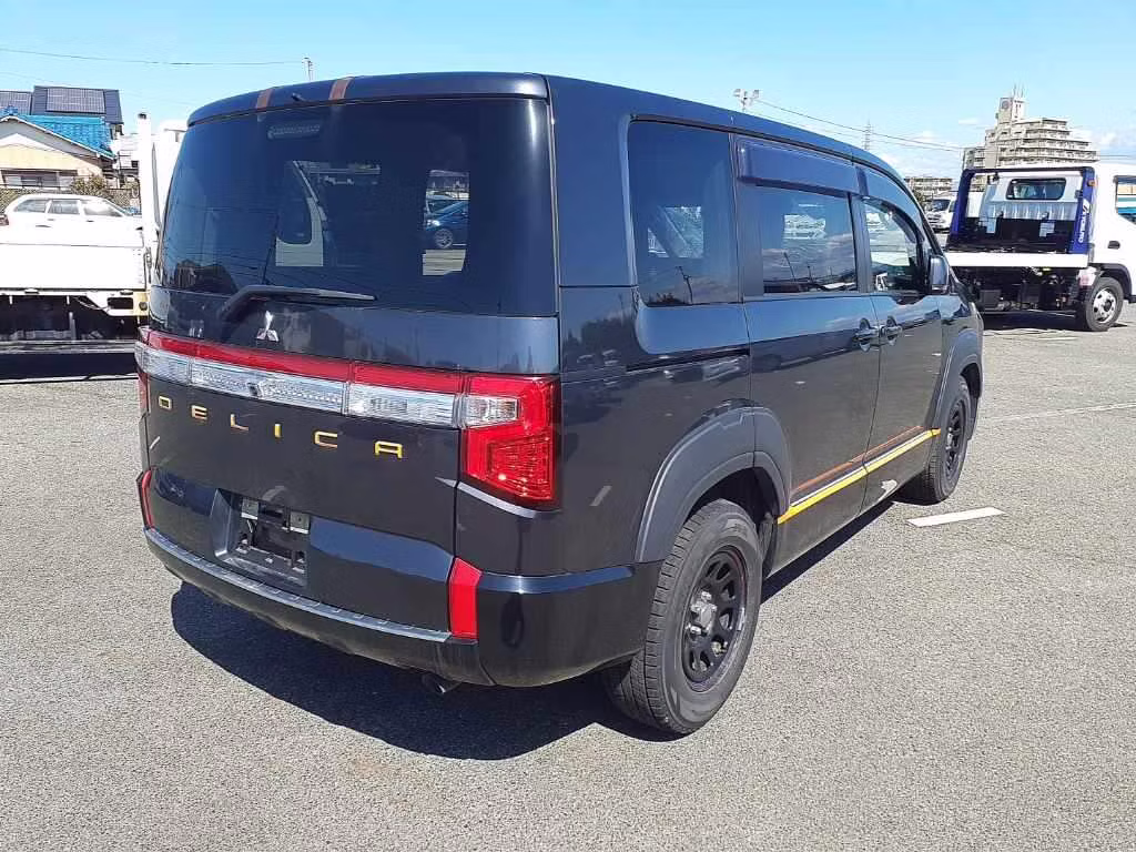MITSUBISHI DELICA D:5