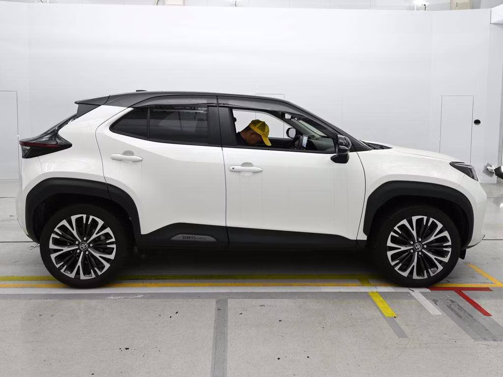 TOYOTA YARIS CROSS