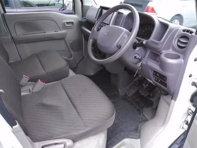 MITSUBISHI MINICAB
