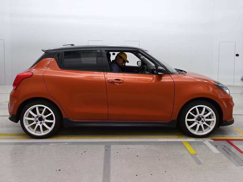 SUZUKI SWIFT