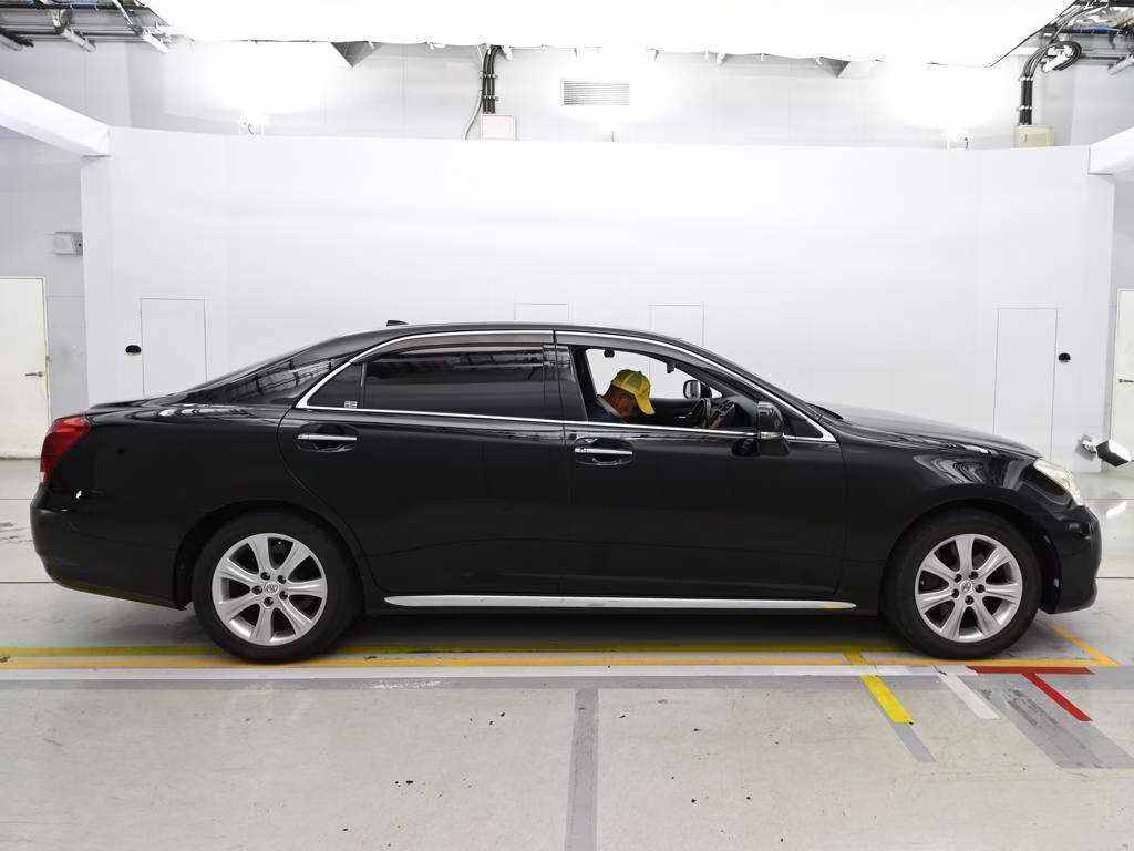 TOYOTA CROWN MAJESTA
