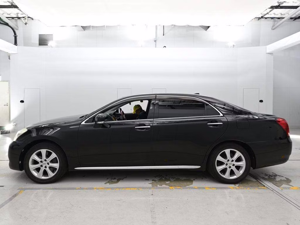 TOYOTA CROWN MAJESTA