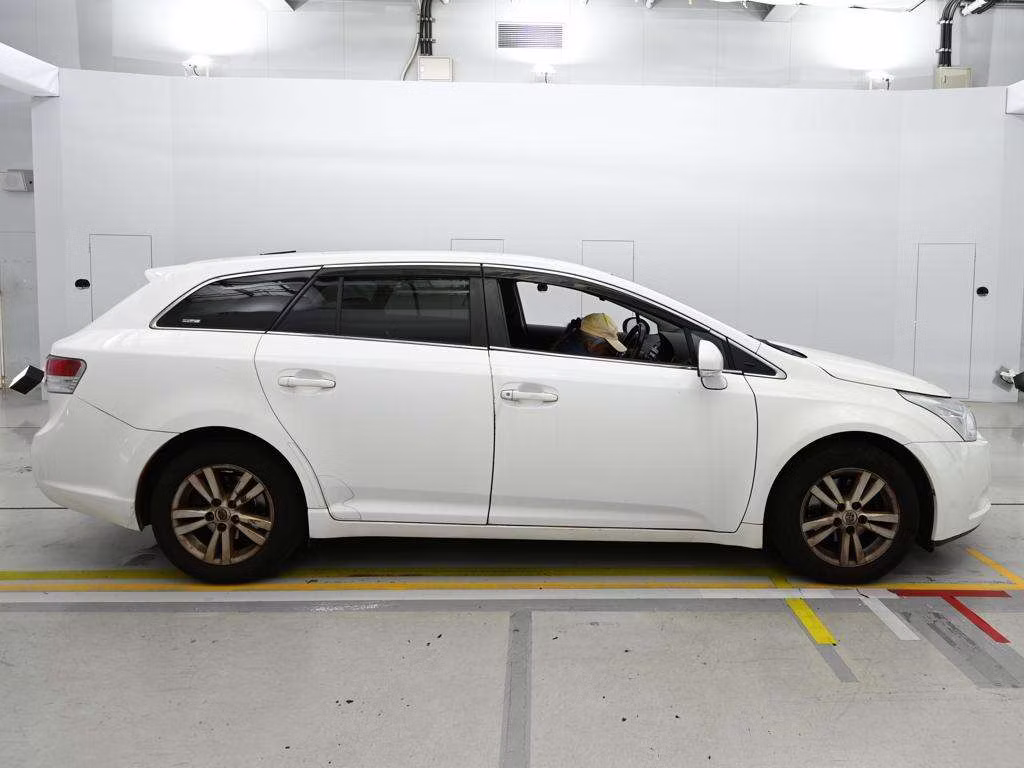 TOYOTA AVENSIS