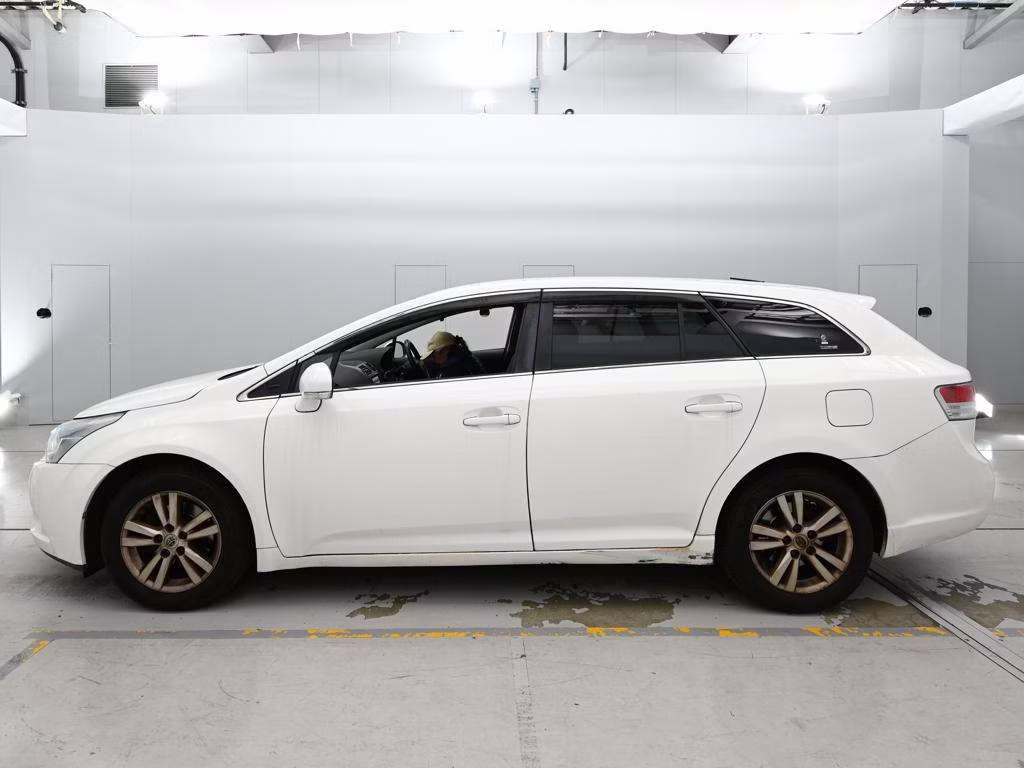 TOYOTA AVENSIS