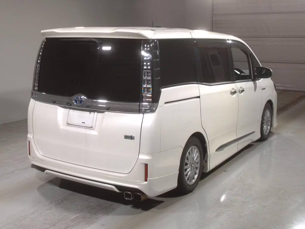 TOYOTA VOXY
