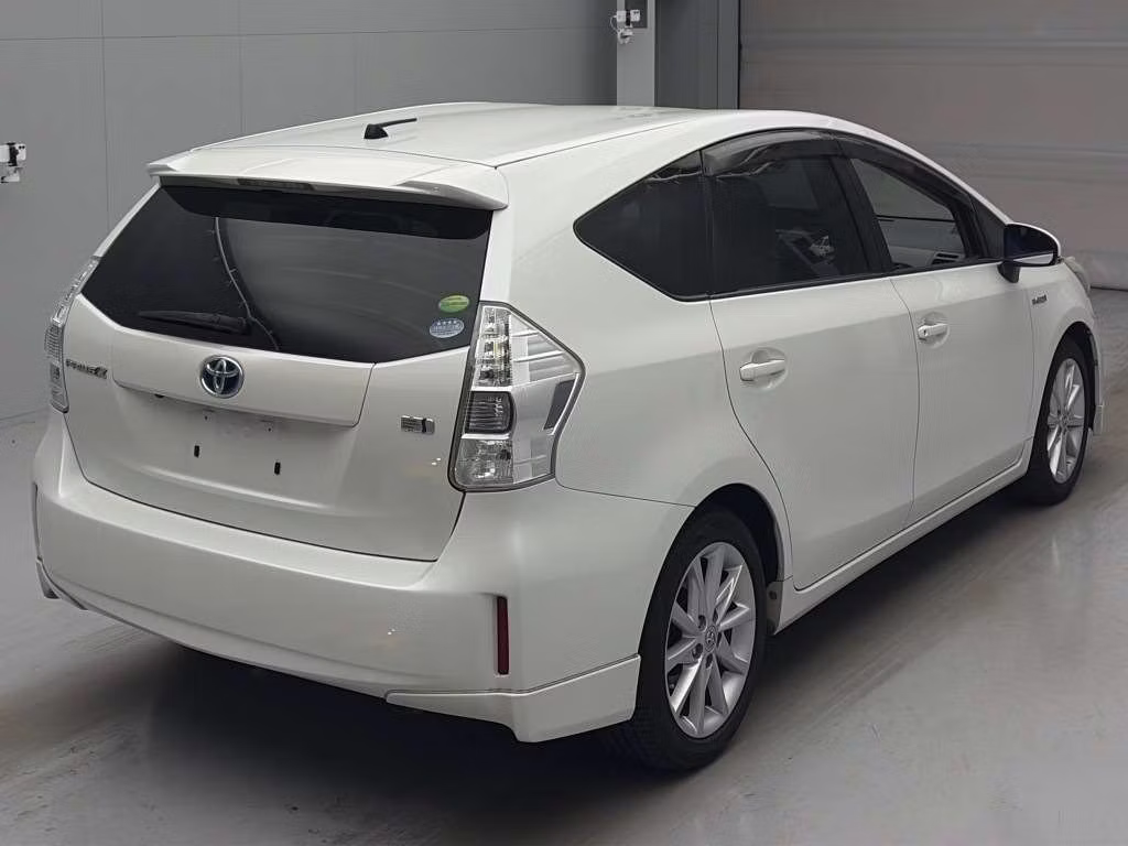 TOYOTA PRIUS ALPHA