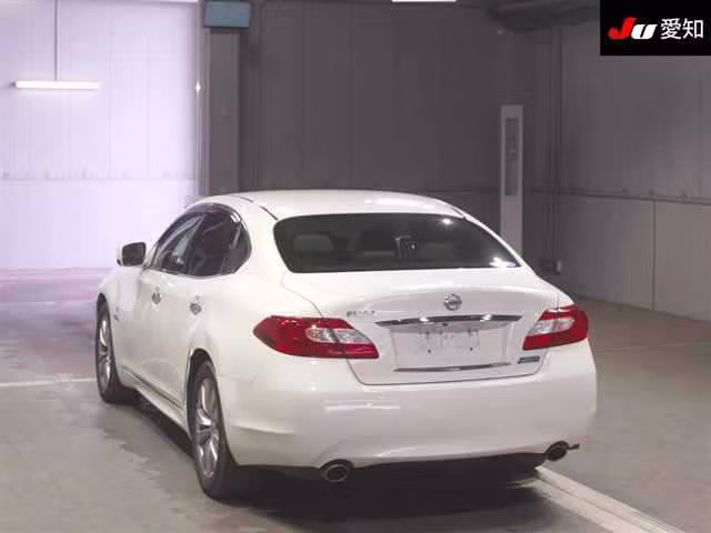 NISSAN FUGA