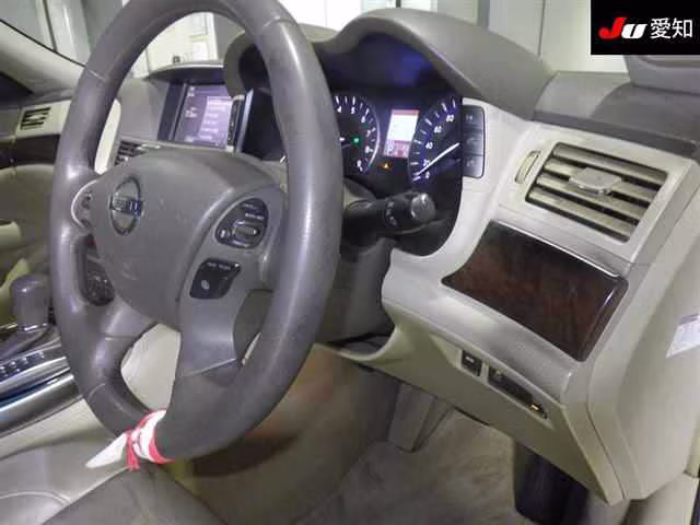 NISSAN FUGA