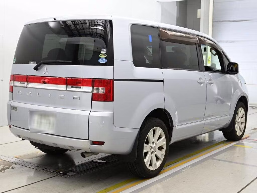 MITSUBISHI DELICA D:5