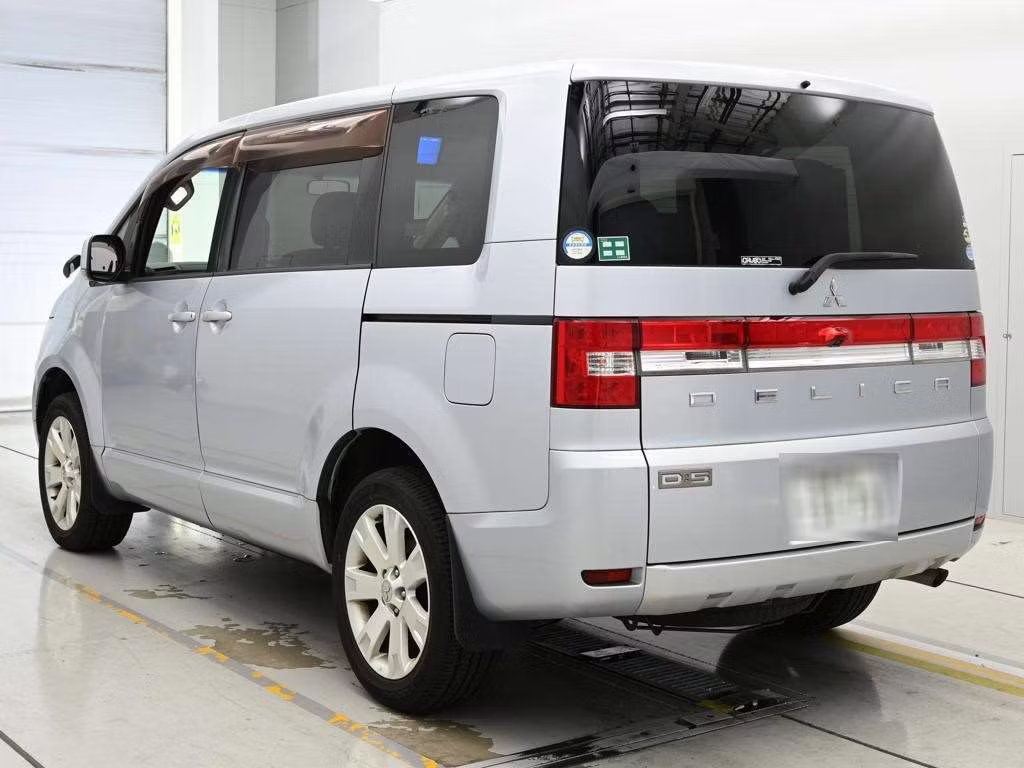 MITSUBISHI DELICA D:5