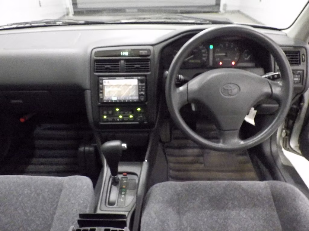 TOYOTA CARINA