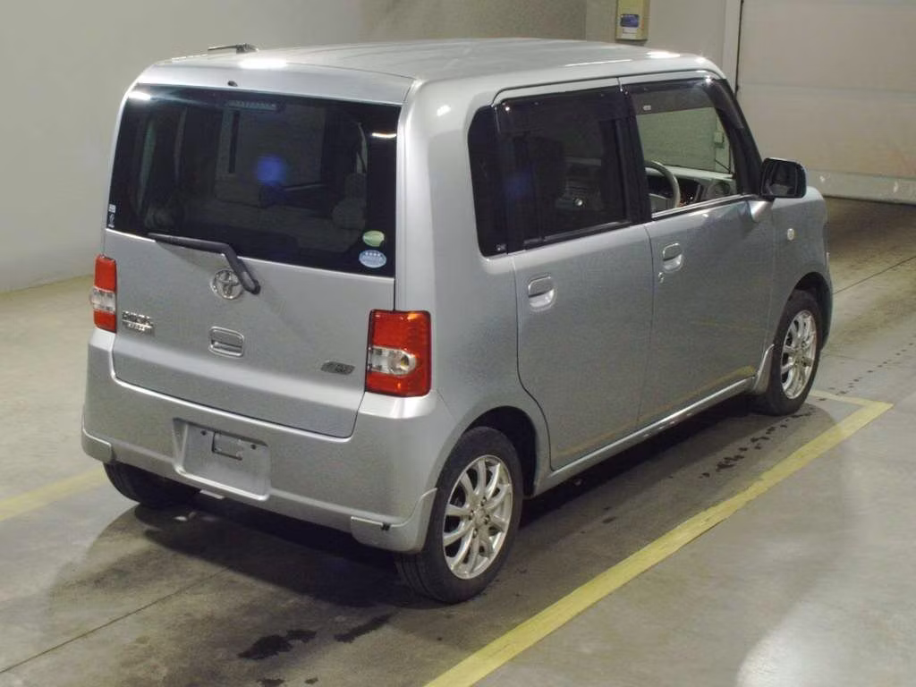 TOYOTA PIXIS SPACE
