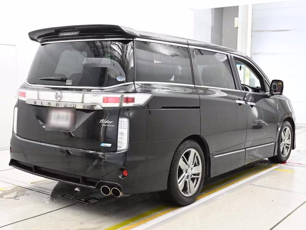 NISSAN ELGRAND