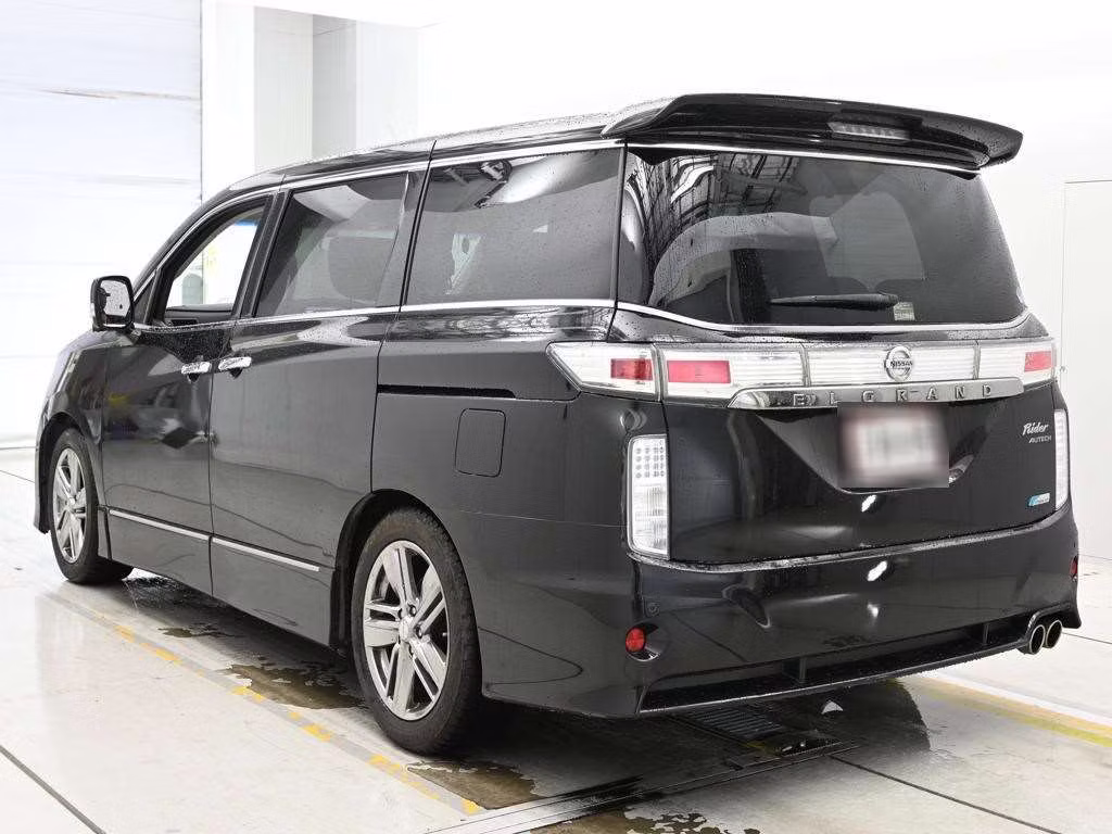 NISSAN ELGRAND