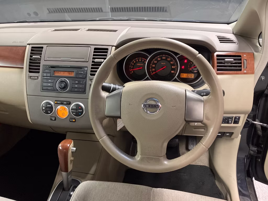 NISSAN TIIDA LATIO