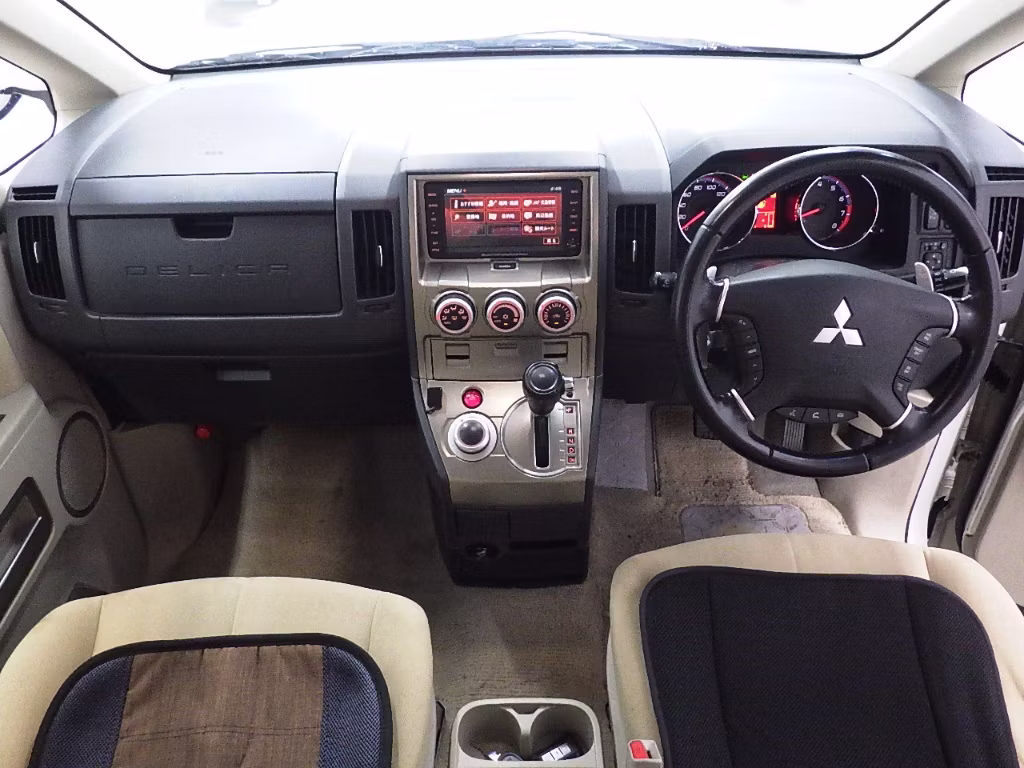 MITSUBISHI DELICA D:5