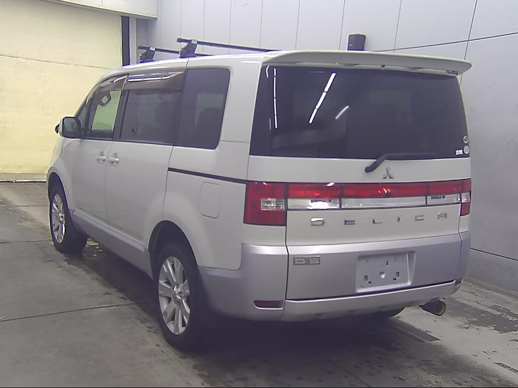 MITSUBISHI DELICA D:5