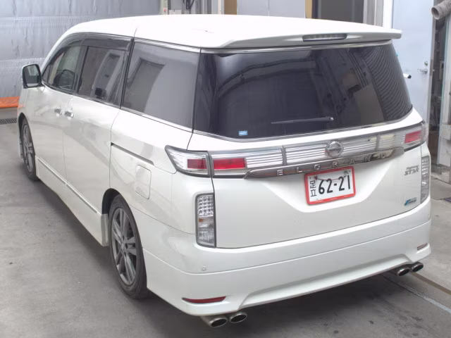 NISSAN ELGRAND